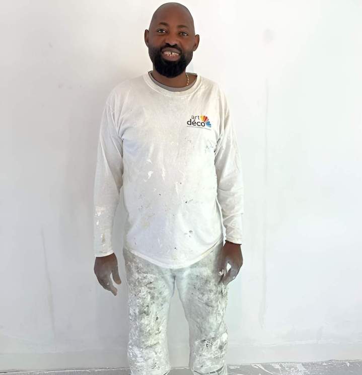 Un Peintre expérimenté, soigneux avec un savoir faire hors-paire ! Georges est minutieux, appliqué et à toujours pour volonté de satisfaire les clients avec le travail bien fait. Toujours le sourire et la bonne humeur.